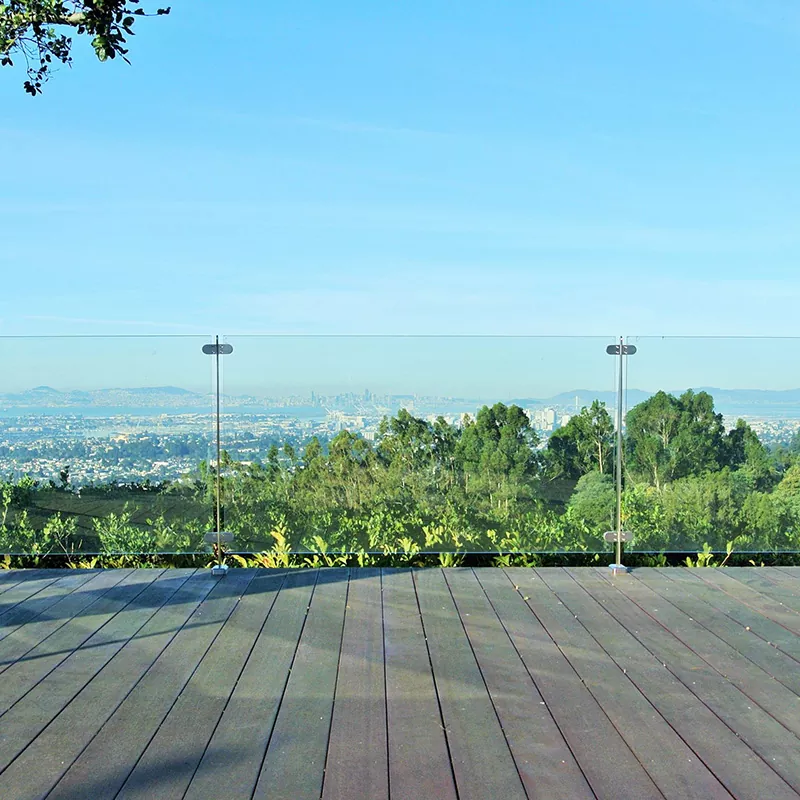 Üveg fedélzeti korlát